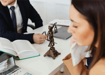 How an Injury Lawyer Helps Maximize Compensation