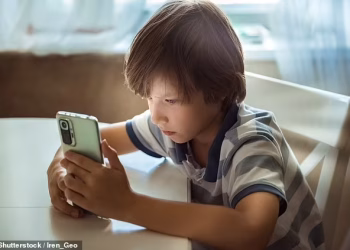 10 Things to Consider Before Buying a Phone for Your Kid