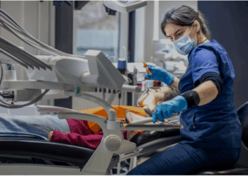 The Safest Ways to Manage Dental Discomfort Before Professional Help Arrives