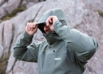 Key Features to Look for When Choosing a Waterproof Jacket