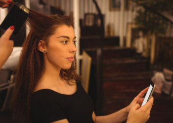 What’s The Smartest Way To Track Repeat Bookings By Service Type In Your Hair Salon