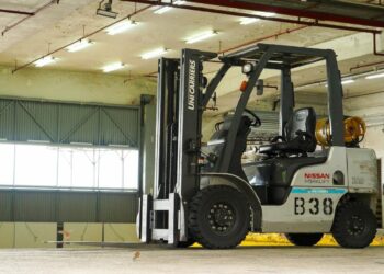 How to Boost Efficiency and Cut Costs in Warehousing and Logistics