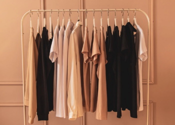 Why Shopping Modern Wardrobe Essentials Online Makes Everyday Style Easier