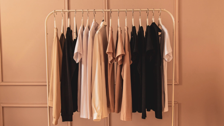Why Shopping Modern Wardrobe Essentials Online Makes Everyday Style Easier
