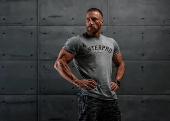 How Premium Workout Clothing for Men Improves Comfort and Performance