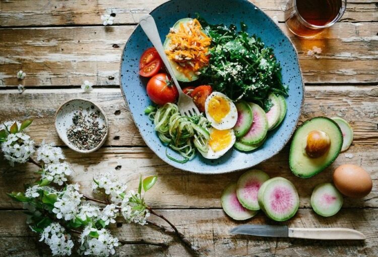 Daily Nutrition Tips for Maintaining Steady Energy and Focus