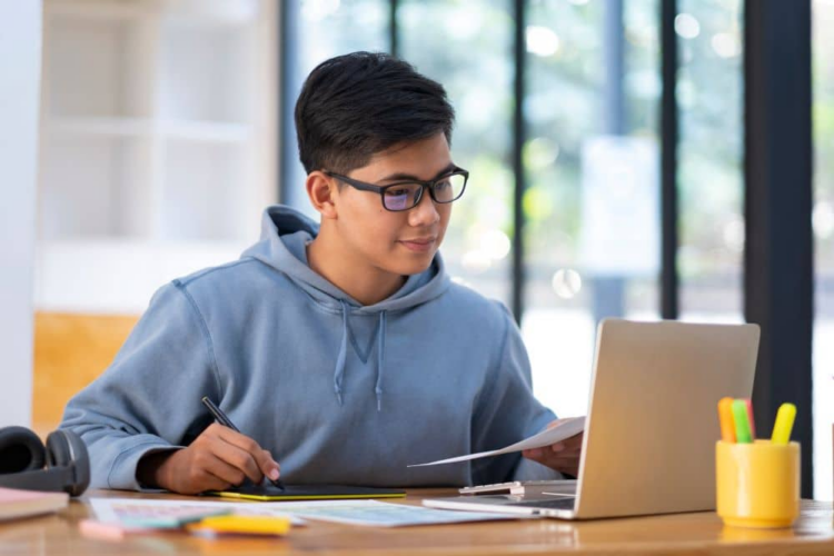 Why Online Maths Tutoring in the UK Is the Most Effective Way to Improve Grades