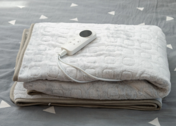 Why Grounding Sheets for Better Sleep Are Becoming Part of Nighttime Routines