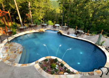 The Benefits of Working With a Licensed Pool Contractor in Los Angeles: Southern California Pools’ Approach