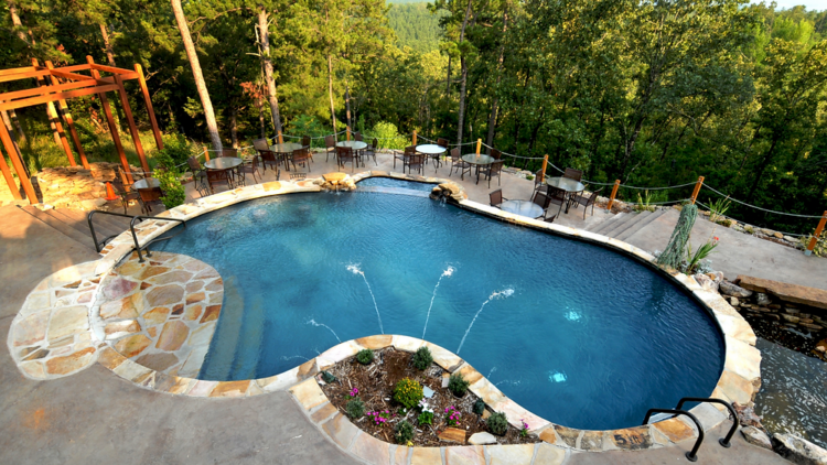 The Benefits of Working With a Licensed Pool Contractor in Los Angeles: Southern California Pools’ Approach