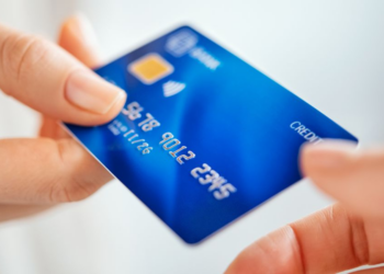 How business fuel cards help manage fleet spending efficiently