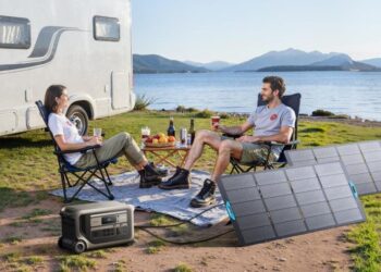 Best Uses for Portable Solar Panel Battery Banks Outdoors