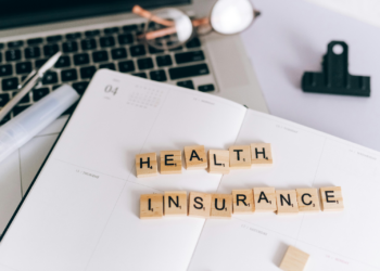 Why Working with a Health Insurance Broker Can Save You Money