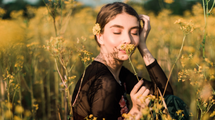 How Smell Influences Risk-Taking and Confidence in Daily Choices