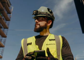 What to Expect When Hiring Local Contractors Through a Marketplace