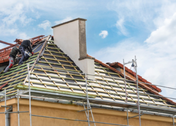 How do Weather Impacts a Roof Replacement Timeline?