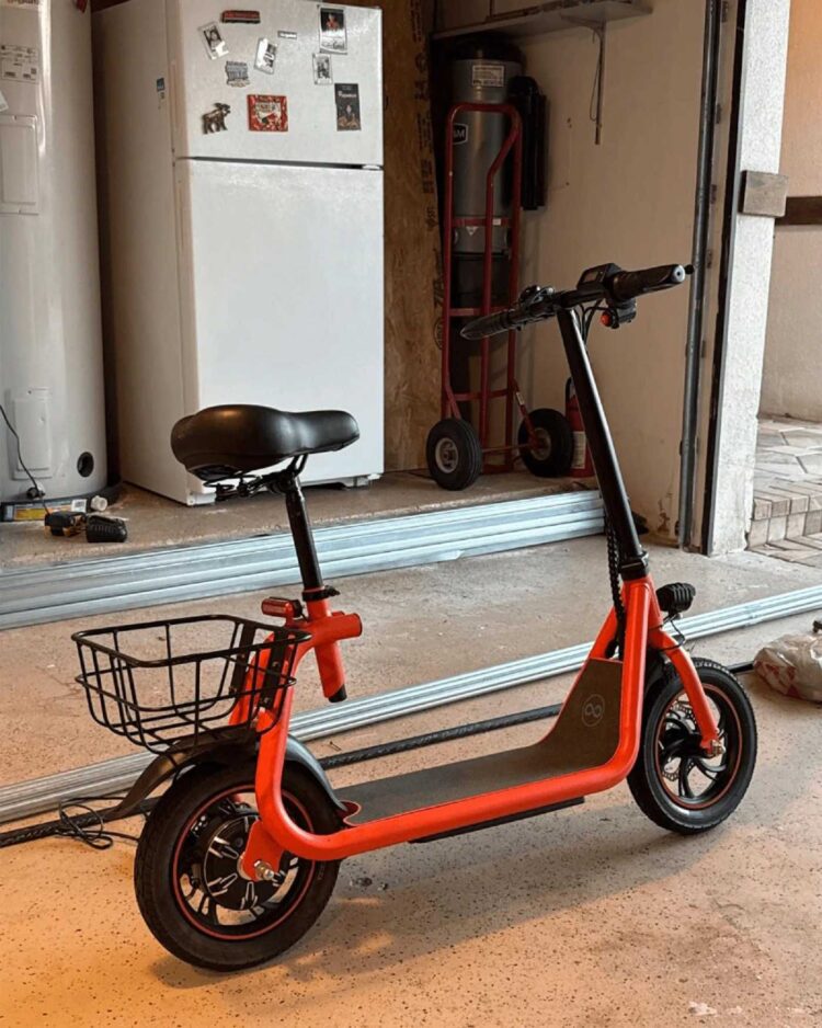 Electric Bikes and Electric Scooters: Choosing the Right Ride for Modern Urban Mobility