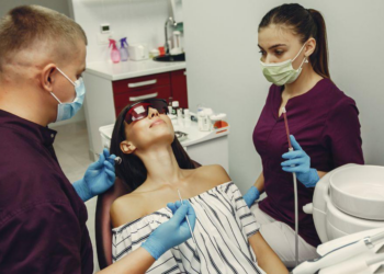How Does a Holistic Dentist Approach Gum Disease Treatment?