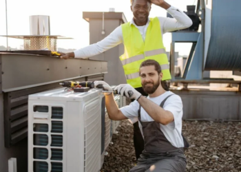 How do HVAC contractors diagnose hidden airflow restrictions?