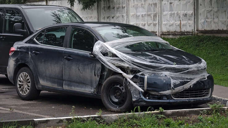 The Quiet Risks of Leaving a Damaged Car on the Roadside Too Long