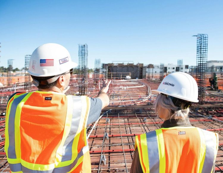 Bridging the Gap: How Technology Improves Communication in Construction Projects