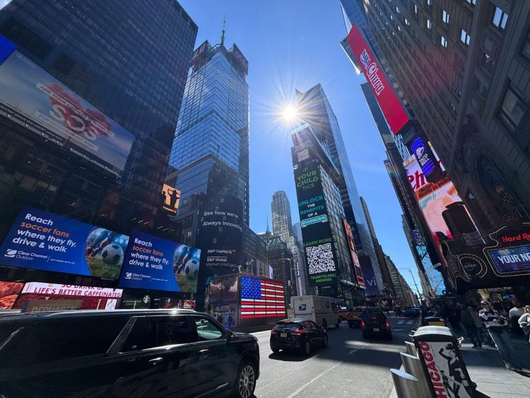 How to Choose the Right Outdoor LED Display for High-Impact Visibility